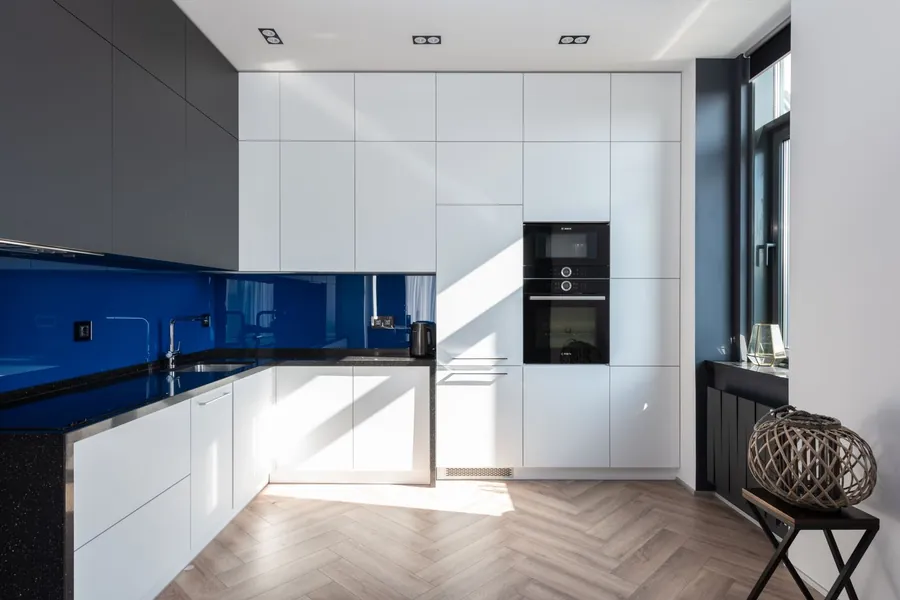 True handleless kitchen with recessed aluminium channel and white gloss fronts in a Liverpool home
