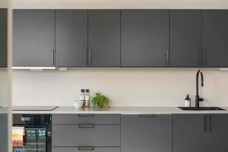 Plain grey slab kitchen doors of the type fitted as standard in a Liverpool new build