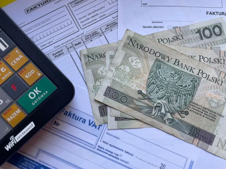 Working out kitchen costs and stage payments with a calculator
